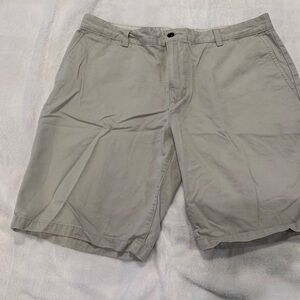 Dockers Light Khaki Flat Front Shorts 38”
Inseam 10.5” Nice Condition